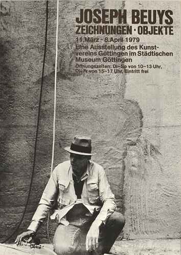 Joseph Beuys: Plakat, Kunstverein Göttingen 1979 Zeigt den Künstler im Raum der Installation „Honigpumpe am Arbeitsplatz“ auf der dokumenta 1977. s/w- Seriegraphie/ signiert 
60cm mal 42,6cm 
1979